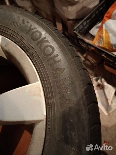 Yokohama LT Radial 215 215/55 R16