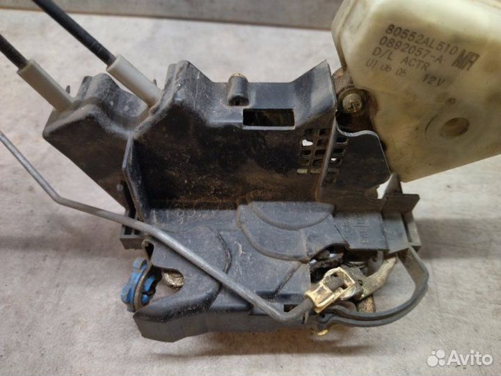 Замок боковой двери передний правый Nissan Skyline