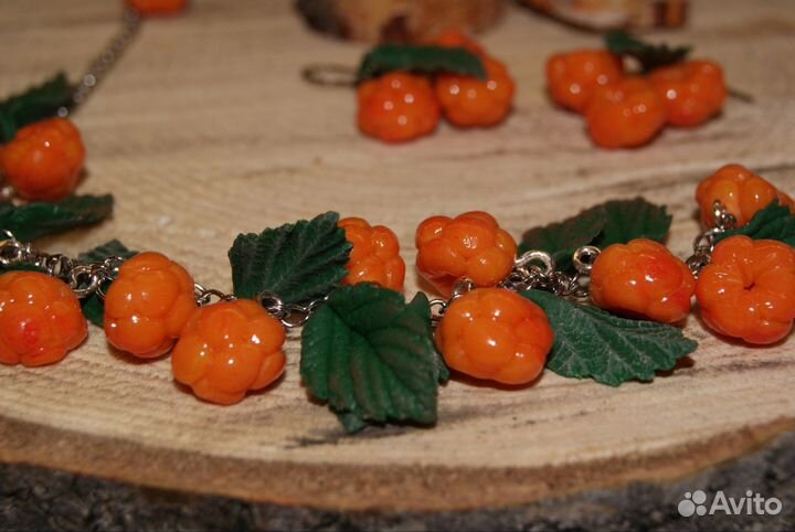 Браслет морошка из полимерной глины. Ручная работа