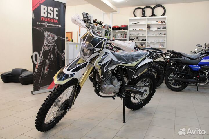 Мотоцикл BSE Z3 2.0 21/18 (золотой-черный)