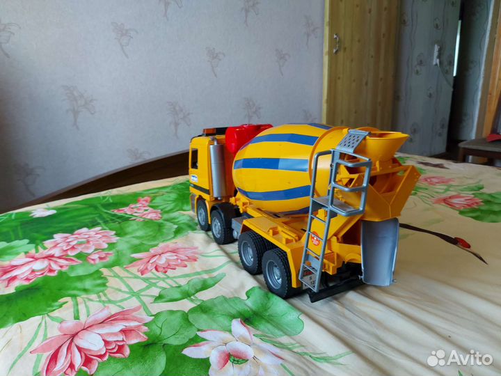 Игрушка грузовик