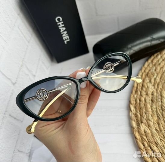 Солнцезащитные очки женские chanel