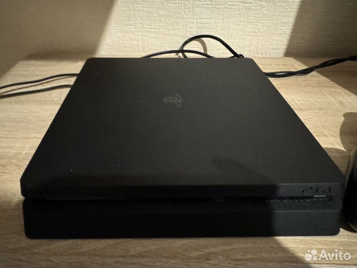 Игровая приставка PS4 slim