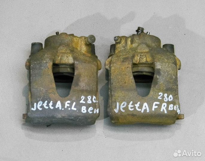 Суппорт передний VW Jetta 5 1.6