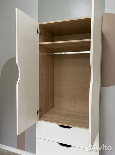 Большой и удобный детский шкаф