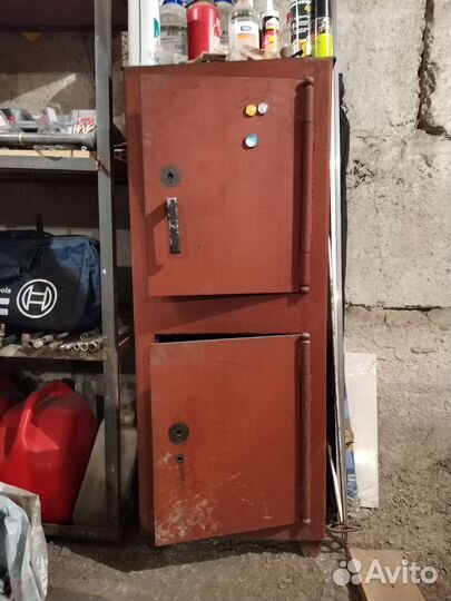 Сейф металлический