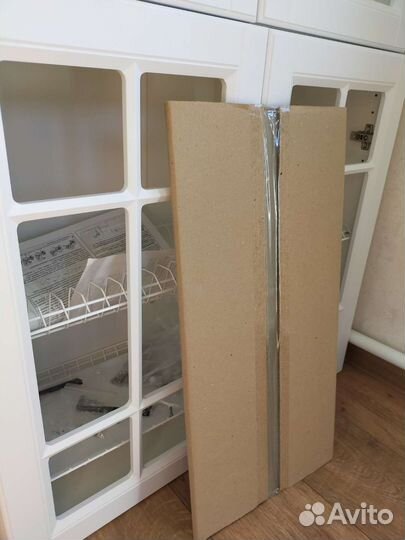 Кухонный навесной шкаф