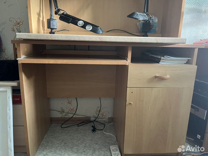 Продам компьютерный стол