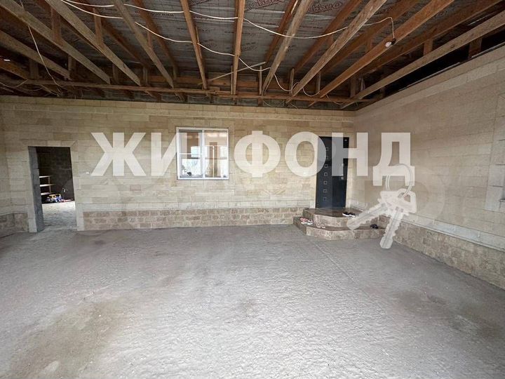 Дом 256 м² на участке 5 сот.