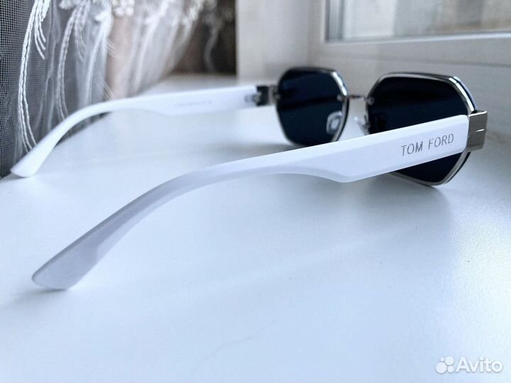 Очки Tom Ford солнцезащитные белые