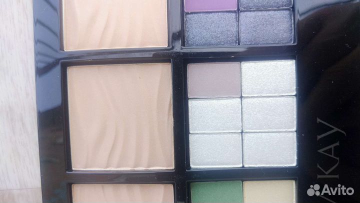 Тени для век Mary Kay