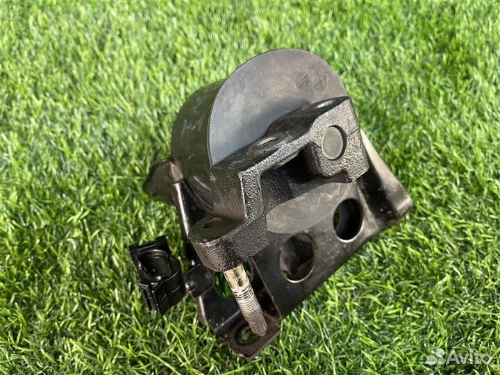 Подушка двигателя передняя правая Nissan Serena