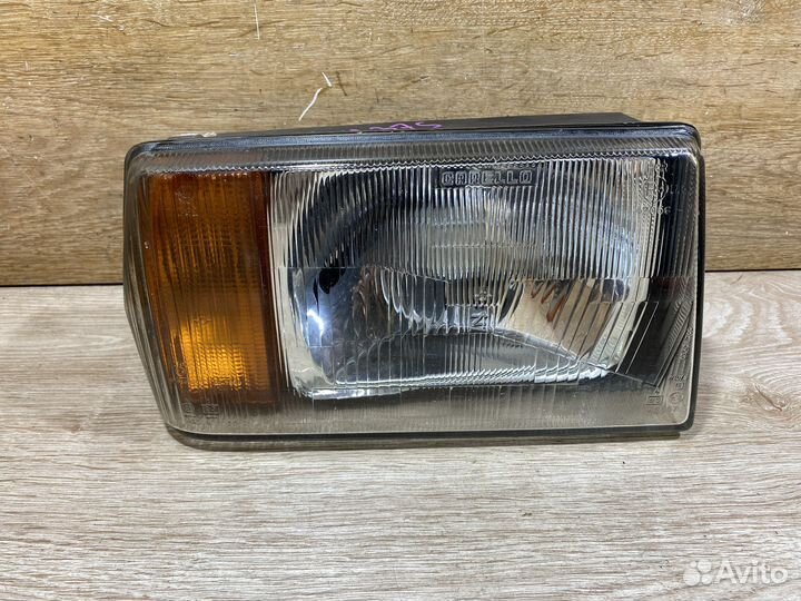 Фара передняя правая Lancia Delta 1 142375