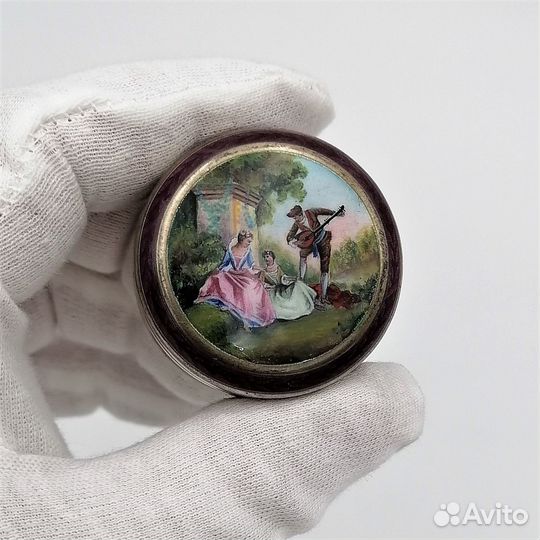 Мушница Серебро 84 Гильошированная эмаль Сюжет