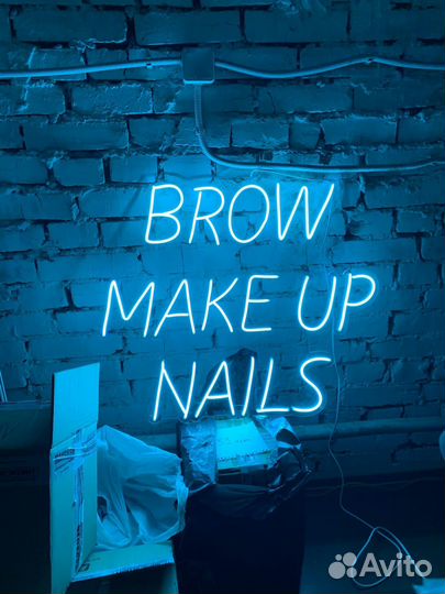 Неоновая вывеска