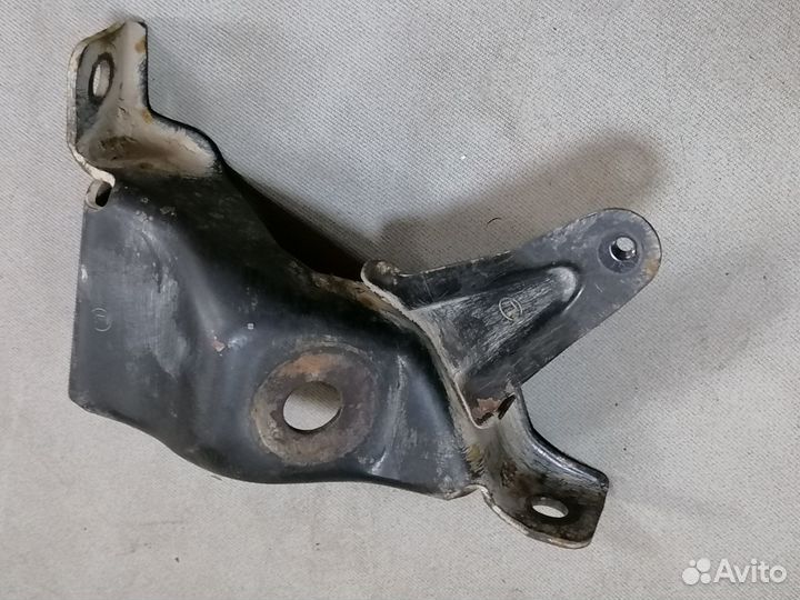 Кронштейн зад. лев. аморт. Toyota Lite Ace 1989