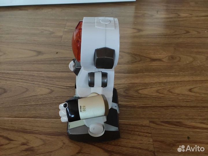 Робот управляется звуком