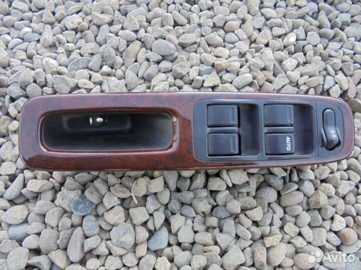 Блок упр. стеклоподьемниками Honda Inspire UA3