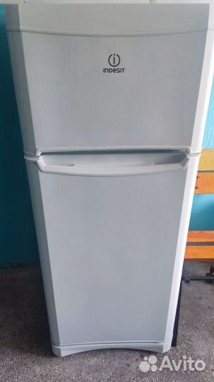 Холодильник бу indesit