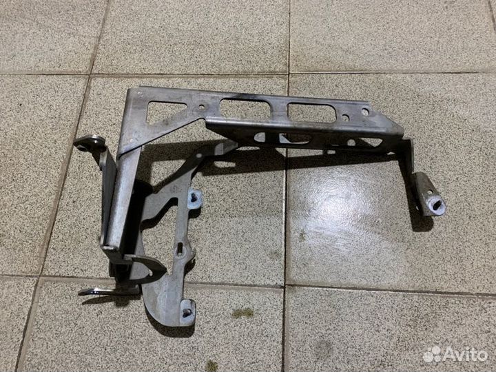 Кронштейн дополнительного радиатора Mercedes-Benz