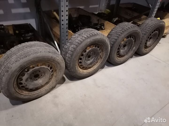 Yokohama Ice Guard IG30 215/60 R16