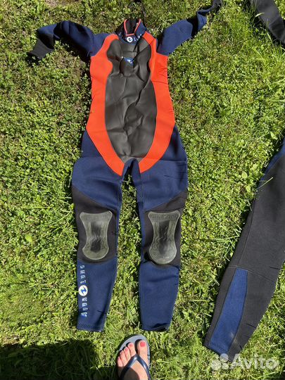 Гидрокостюмы с принадлежностями для погружения