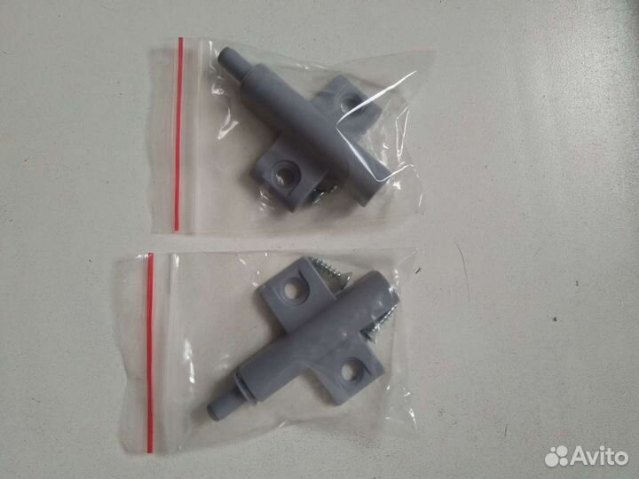 Амортизатор для мебельных дверей накдадной