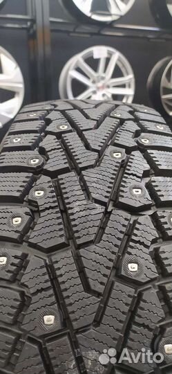 Pirelli Ice Zero 215/65 R16