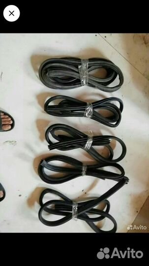 Резинки дверей Nissan Avenir