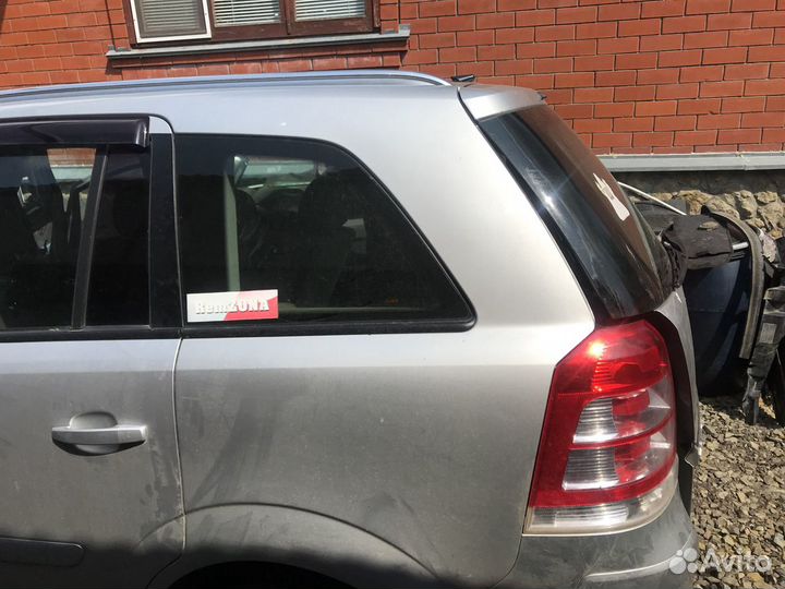 Заднее левое крыло на опель Zafira