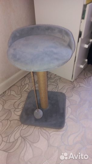 Лежанка для кошек с когтеточкой