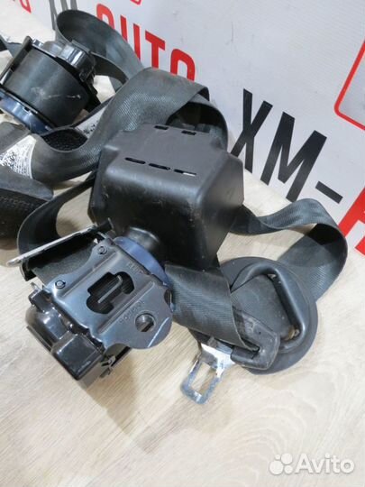 Ремень безопасности Volkswagen Polo