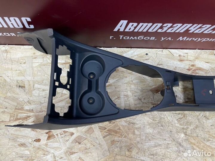 Консоль между сидений Renault Duster