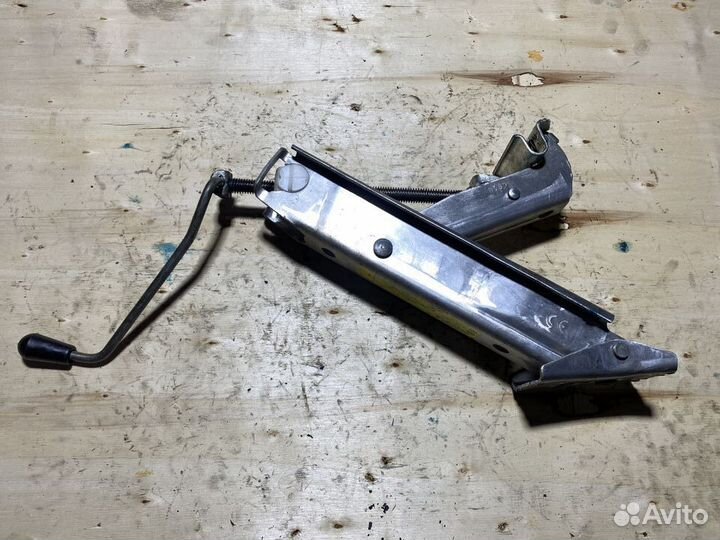 Домкрат штатный Volkswagen Polo 4 Арт. 77474