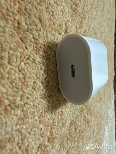 Зарядное устройство на iPhone 15 pro