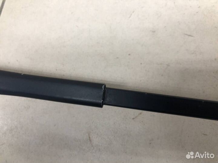 Поводок стеклоочистителя передний левый Renault Lo