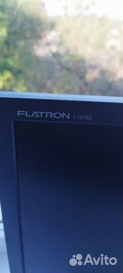 Монитор LG L1919S-BF с колонками sven SPS-608