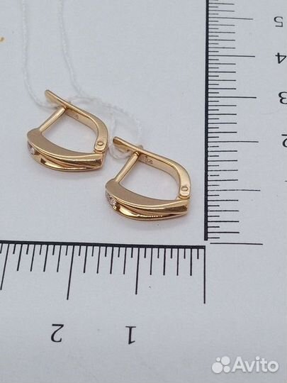 Золотые серьги с камнем