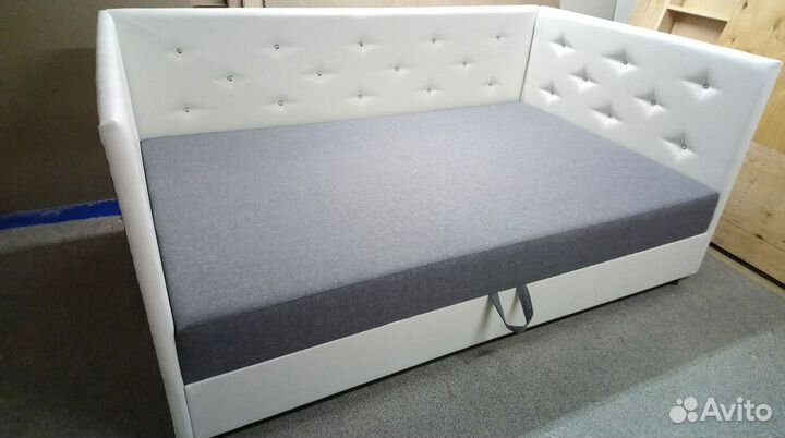 Кровать-диван с мягким изголовьем