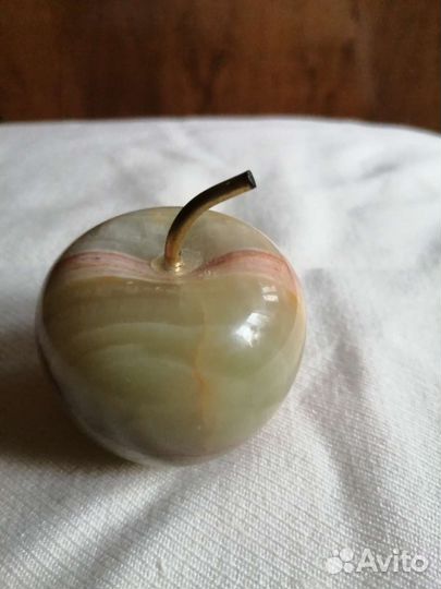 Статуэтки яблоко и птичка