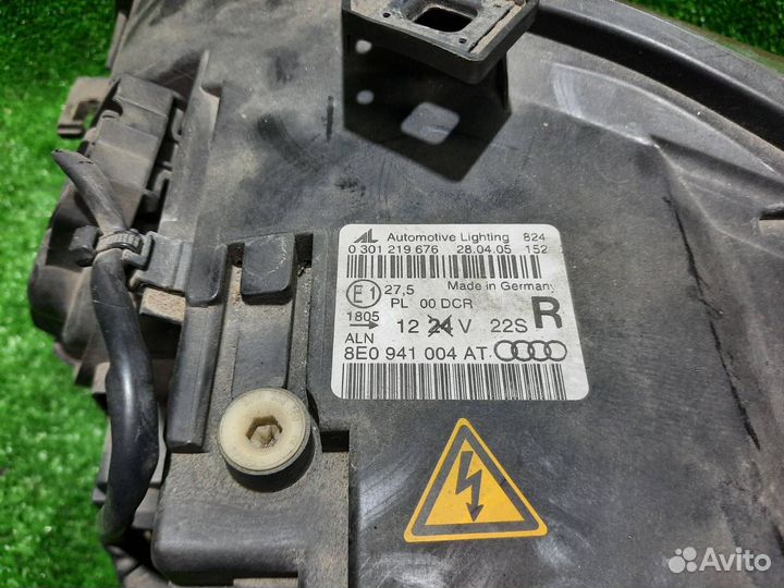 Фара передняя правая Audi A4 8E B7 BGB (2.0T)