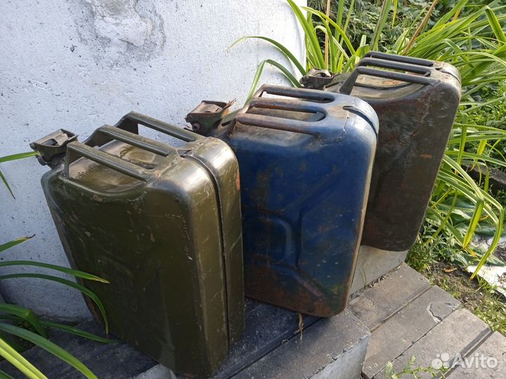 Канистры: металл, алюминий, пластик. 20-50 лит