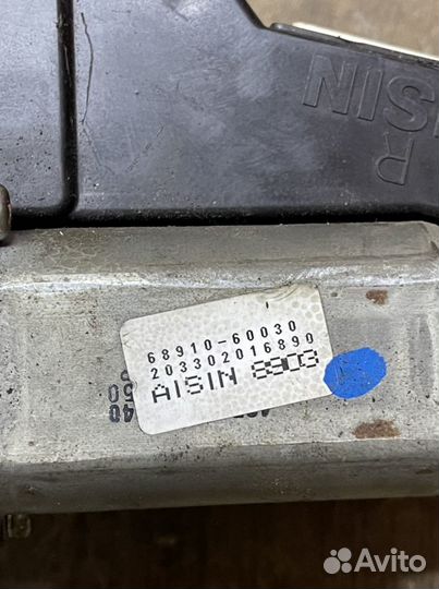 Электропривод крышки багажника Toyota LC 200