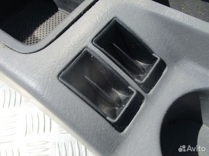 Консоль центральная Kia Spectra 2006г