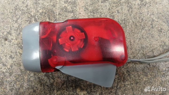 Фонарик с динамомашинкой