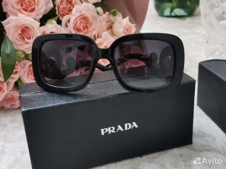 Солнцезащитные очки женские prada