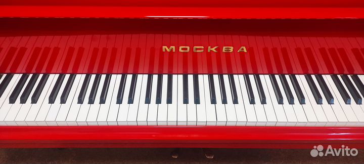 Рояль Москва красный