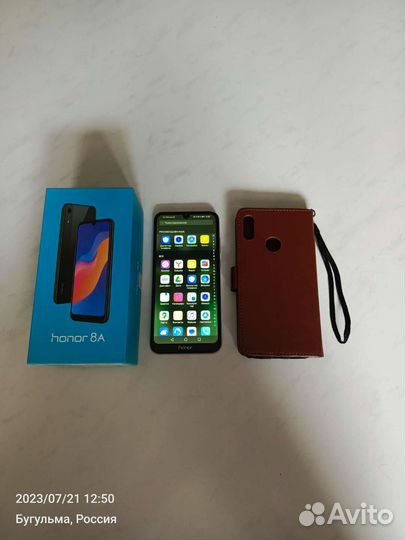 Телефон honor 8а