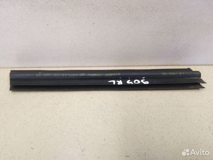 Накладка стекла заднего левого X1 E84 2009