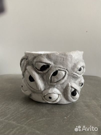 Кашпо из полимерной глины с глазами